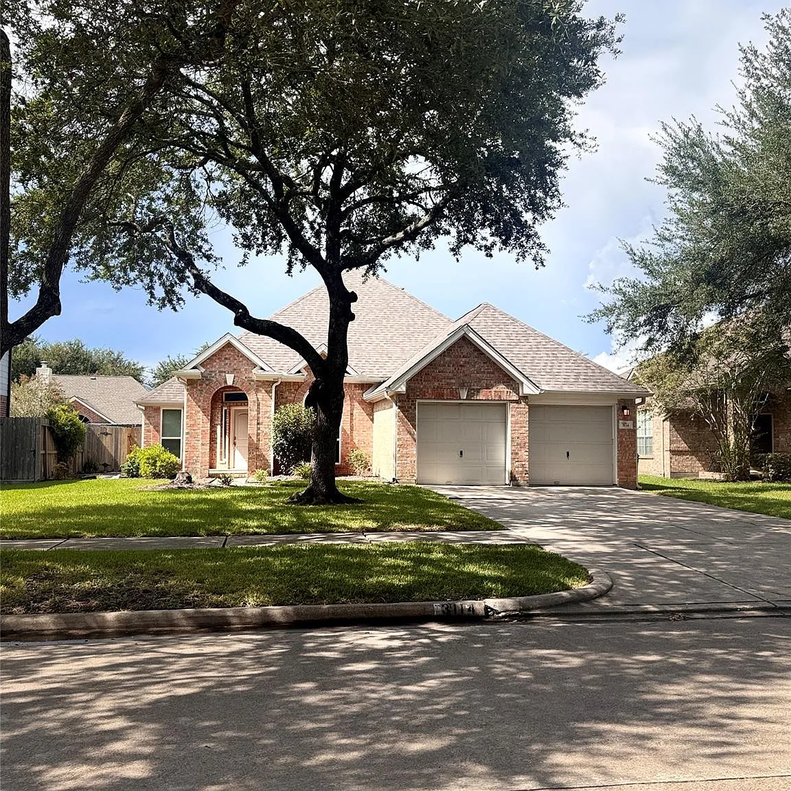 3 bed, 2.0 bath, 2094 sqft, $2,650 — Photo 2