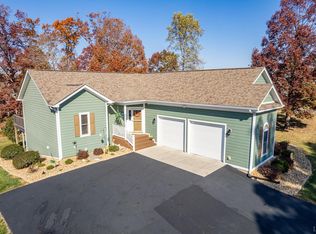 1066 Joffrey Dr, Huddleston, VA