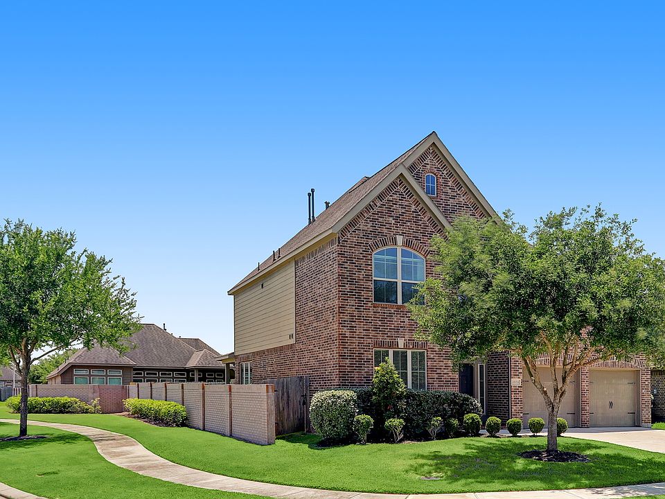 1st image of 2604 Longlake Dr