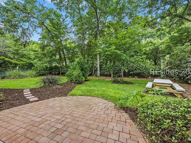 51 E Morgan Ct — Photo 2