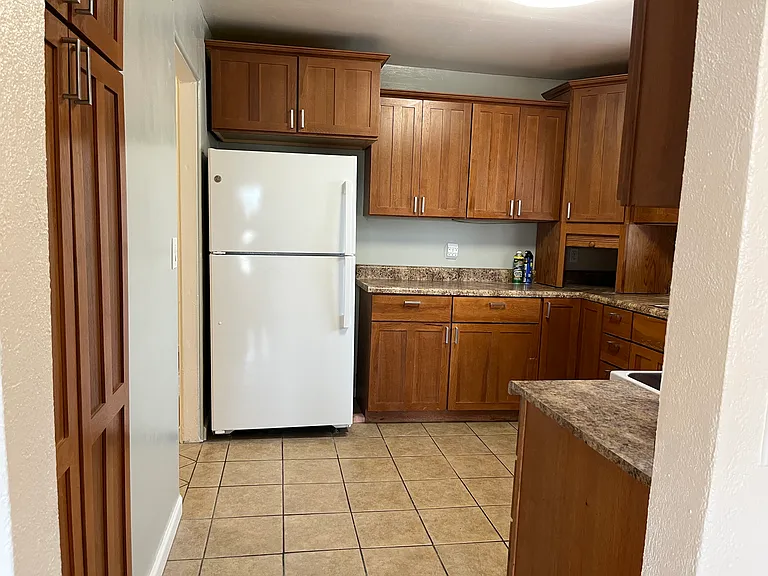 701 Center Ave — Photo 10