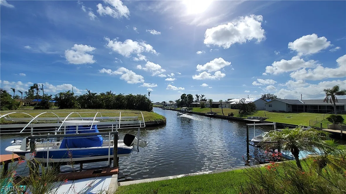 3 bed, 2.0 bath, 1451 sqft, $6,000 — Photo 3