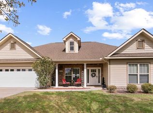 102 Weeping Willow Trl, Headland, AL 36345