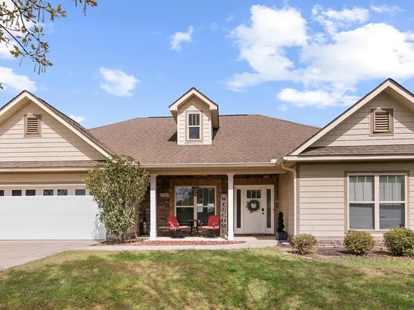 102 Weeping Willow Trl, Headland, AL 36345