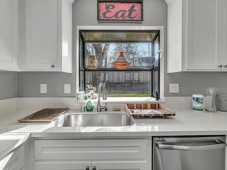 1060 Saint Andrews Dr — Photo 13
