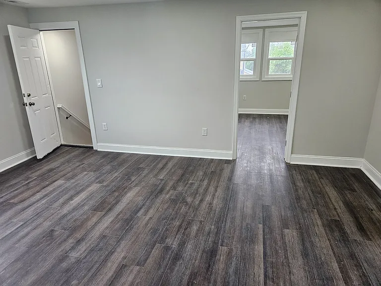 1015 S Beechfield Ave — Photo 32