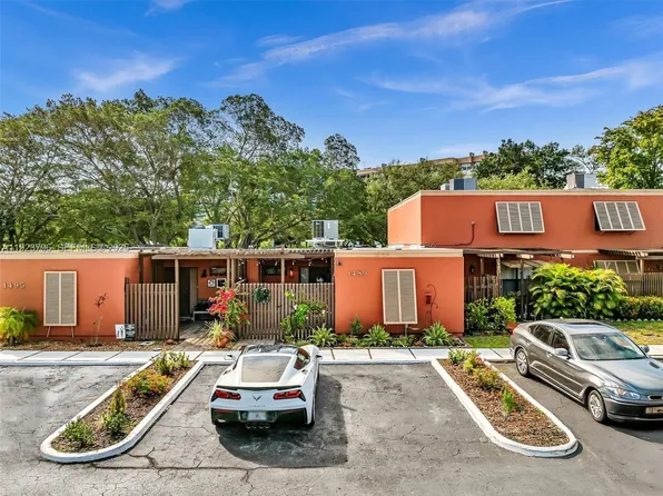 1489 Fairway Rd, Pembroke Pines, FL 33026