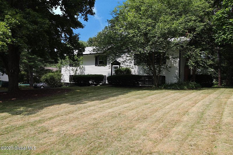 4th image of 2263 Sweetbrier Road