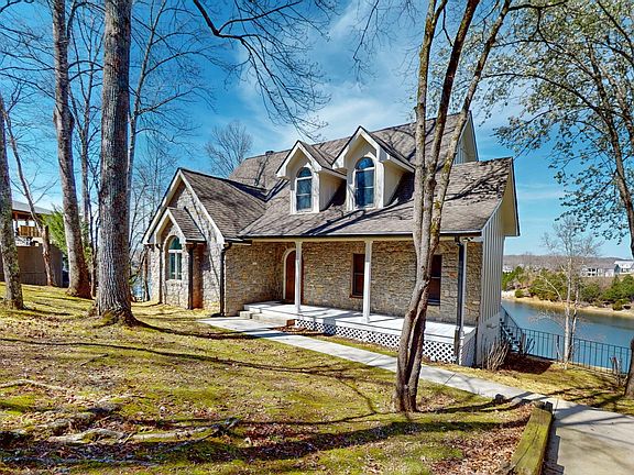 3rd image of 20 W Rockcrest Cir