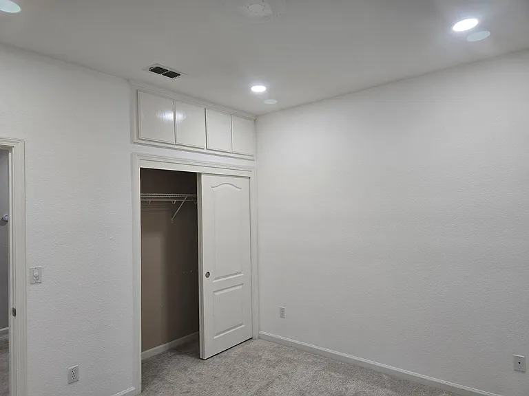 4227 S Fontana St — Photo 3