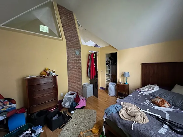 780 University Ave — Photo 5