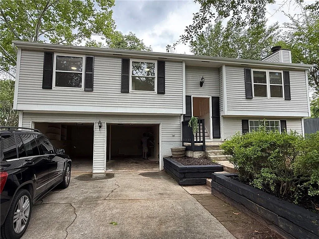 3 bed, 2.5 bath, 1094 sqft, $2,400 — Photo 3