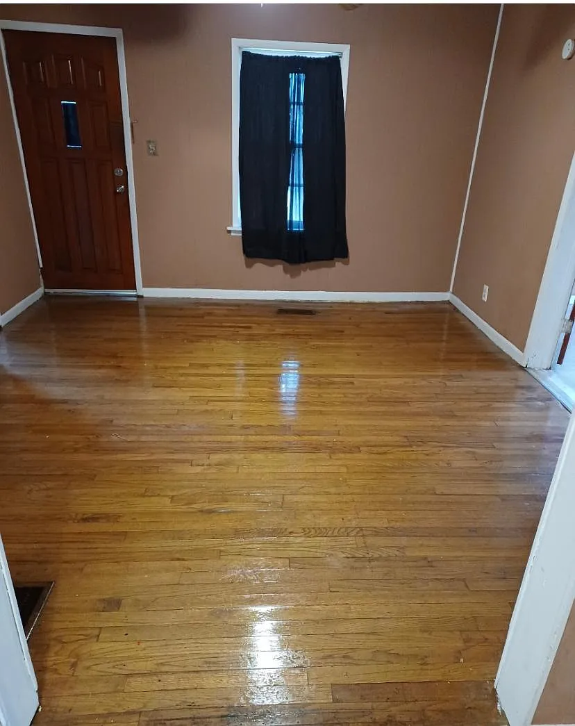 Living Room - 709 McAlpine St