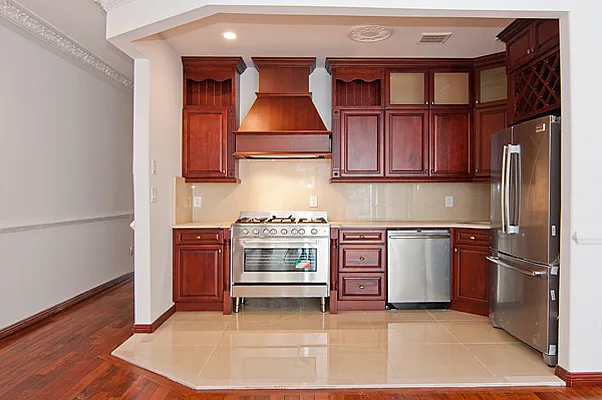 Rented by STAR CITIES INTERNATIONAL PROPERTY CORPORATION | media 12