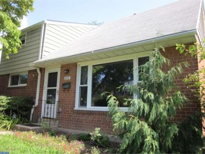 922 Lomond Ln, Philadelphia, PA, 19128