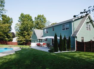 225 Mandalay Rd, Lee, MA 01238