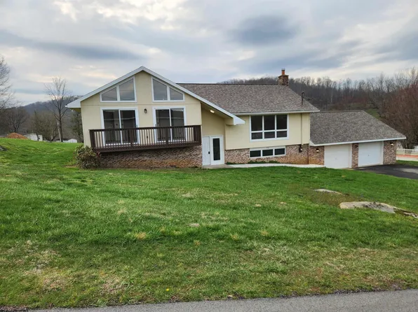 94 Green Hill Ln, Mount Clare, WV 26408