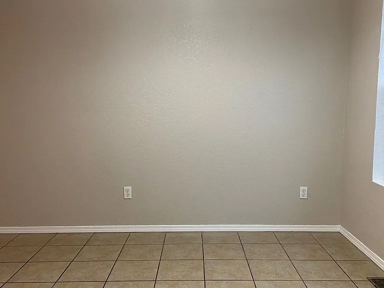 502 Twin Oaks — Photo 10