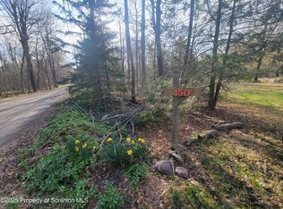 150 Campfire Ln, Gouldsboro, PA 18424