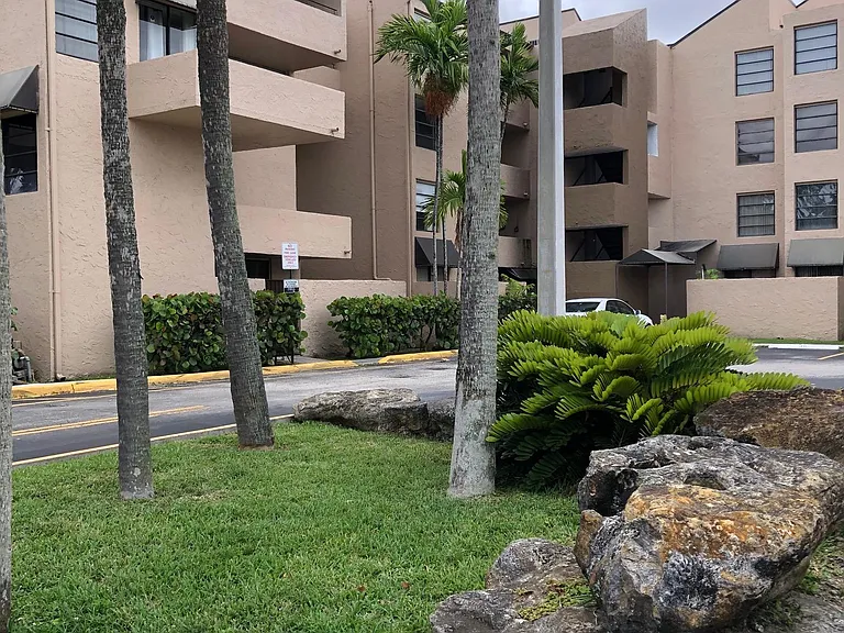 10500 SW 108th Ave #B303 — Photo 13