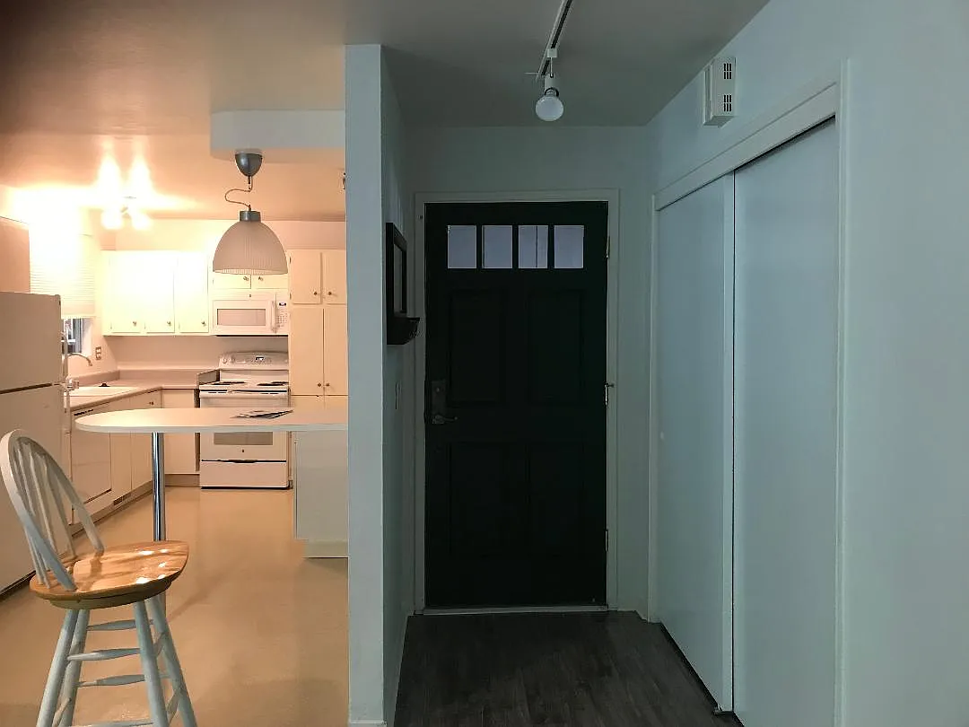 2 bed, 950 sqft, $3,300 — Photo 2