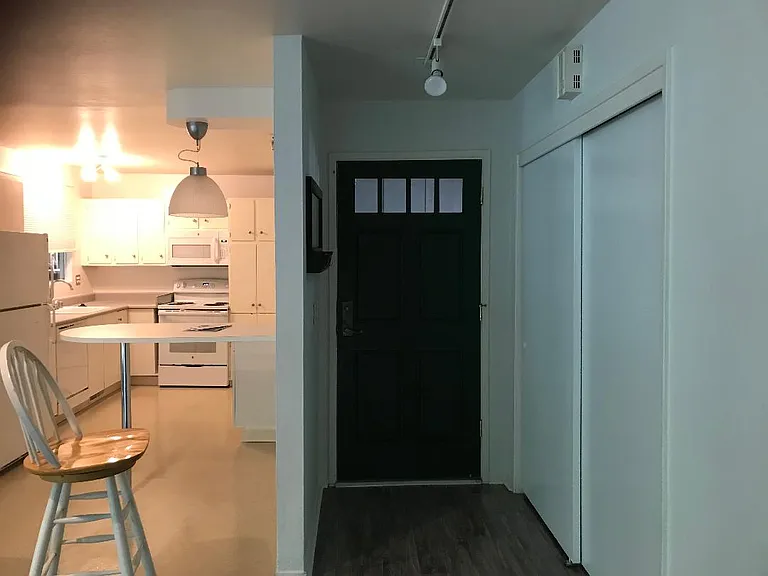 204 Glen Dr — Photo 2