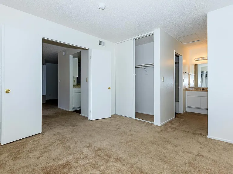Mountain View Apartment Homes — Photo 32