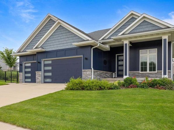802 Tranquil Bluff Trl, Iowa City, IA 52245