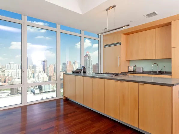 207 East 57th Street image 5 of 10