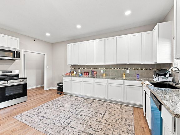 4th image of 808 N Washington Ave