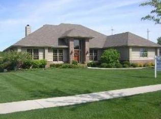 710 Fox Run Dr, Geneva, IL 60134