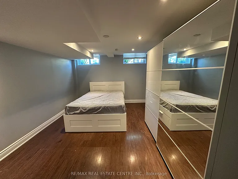 1876 Grosvenor Pl #BASEMENT — Photo 9