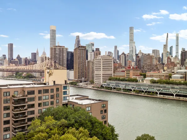 555 Main Street image 4 of 17