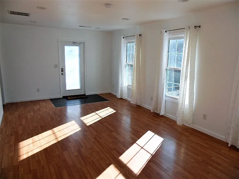 719B Madison St — Photo 14
