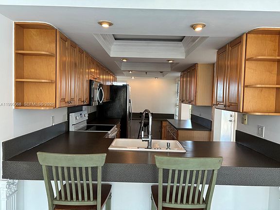 4th image of 21 Royal Palm Way #5060
