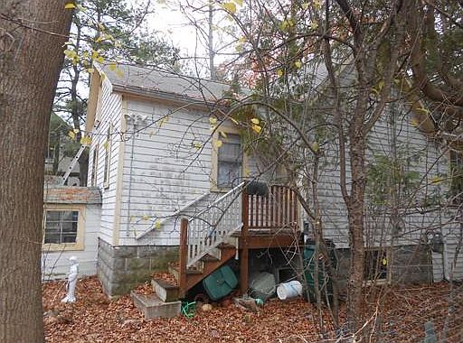2nd image of 122 Bridge St