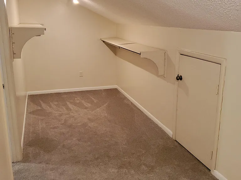 102 Saint James Pl #102 — Photo 4