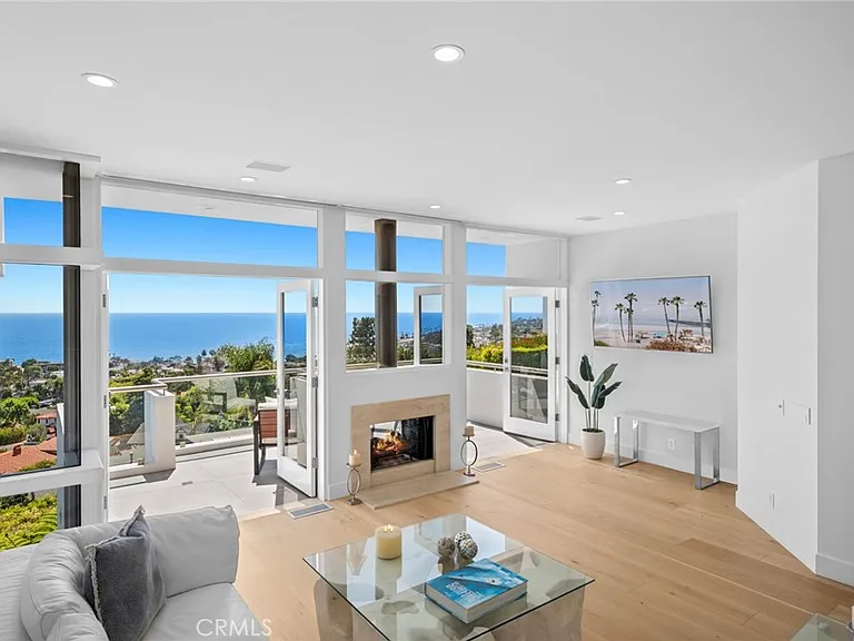 1061 Skyline Dr — Photo 4