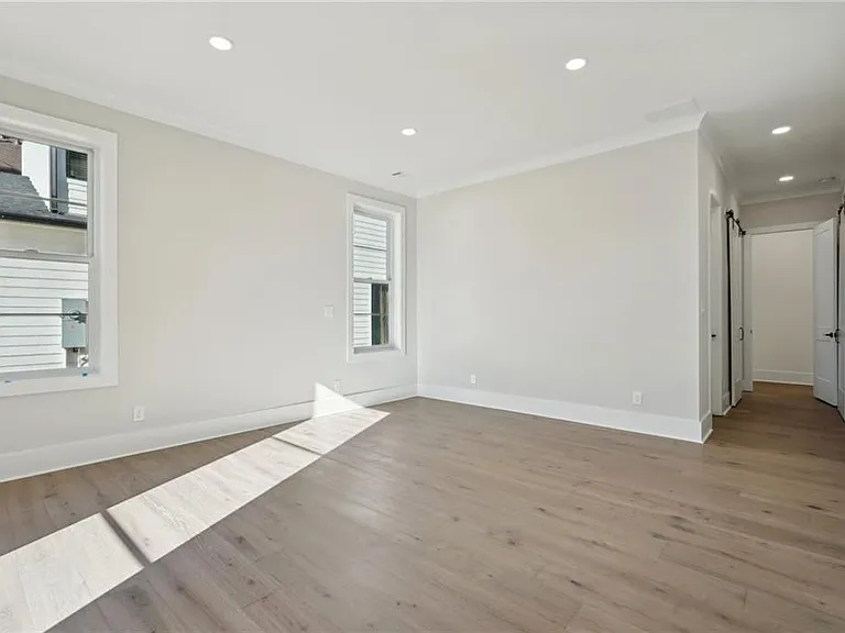 120 Thome Dr — Photo 41