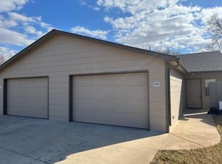 519 W Meadow Creek Cir, Wichita, KS 67204