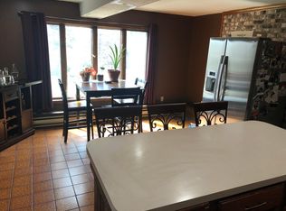 5580 Henna Ct, Oakdale, MN 55128