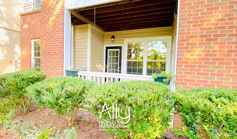 270 Riverbend Dr #1-1B — Photo 3