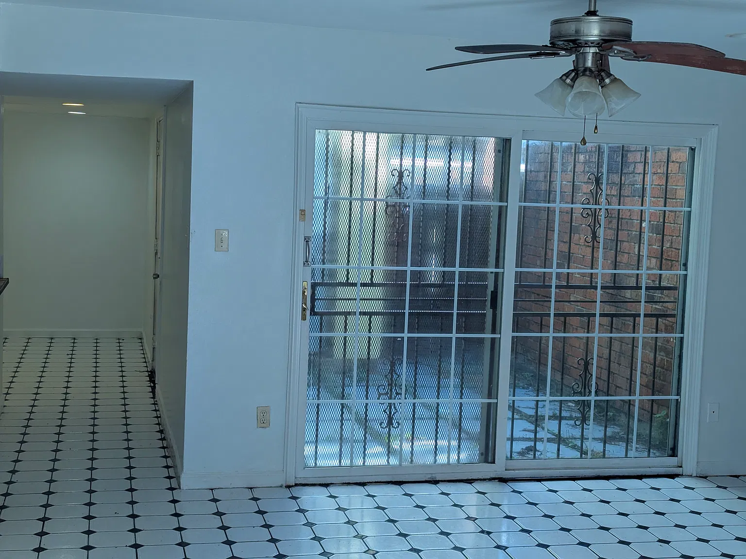 4 bed, 2.5 bath, 1700 sqft, $1,800 — Photo 3