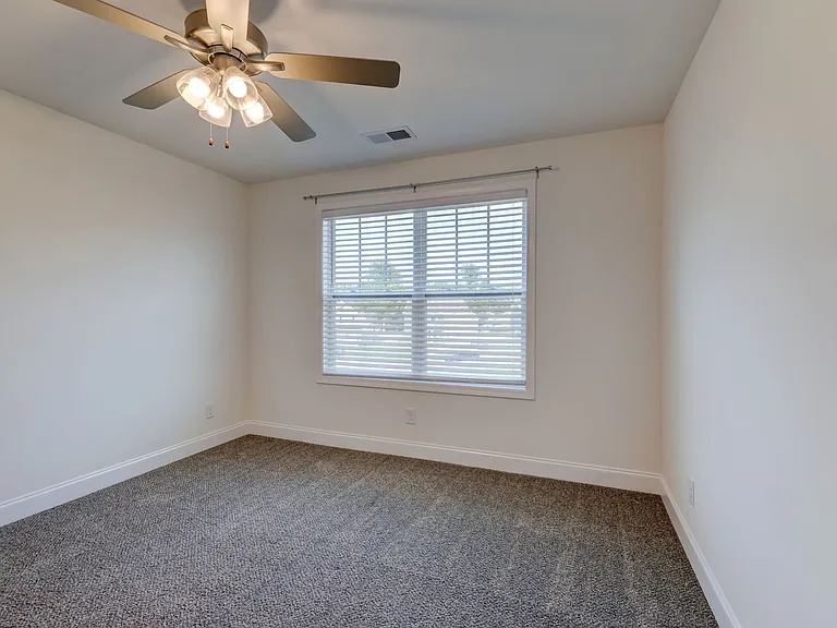 1385 Harmon Ln — Photo 21