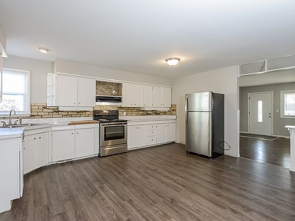 5th image of 111 N Gilbert St
