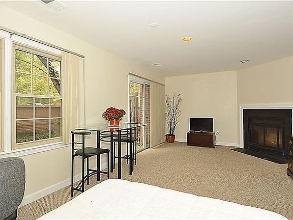 5th image of 3534 S George Mason Dr