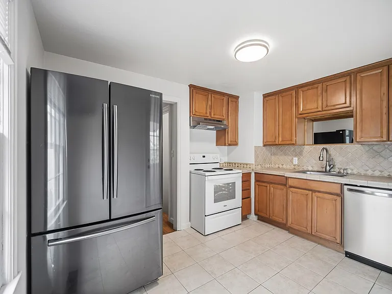 2403 W Everett Ave — Photo 7