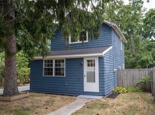 36 Pulaski St, Riverhead, NY 11901