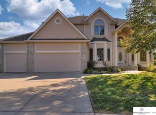 7909 Brentwood Dr, La Vista, NE 68128