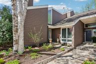 Woodview Ct-0905-003.jpg